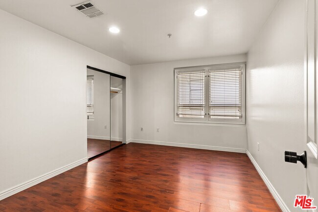 Building Photo - 2667 Menlo Ave