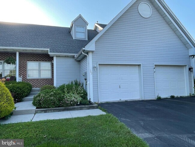 Building Photo - 167 Hunters Trail
