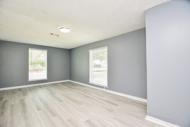 Building Photo - 12015 Osage Park Dr