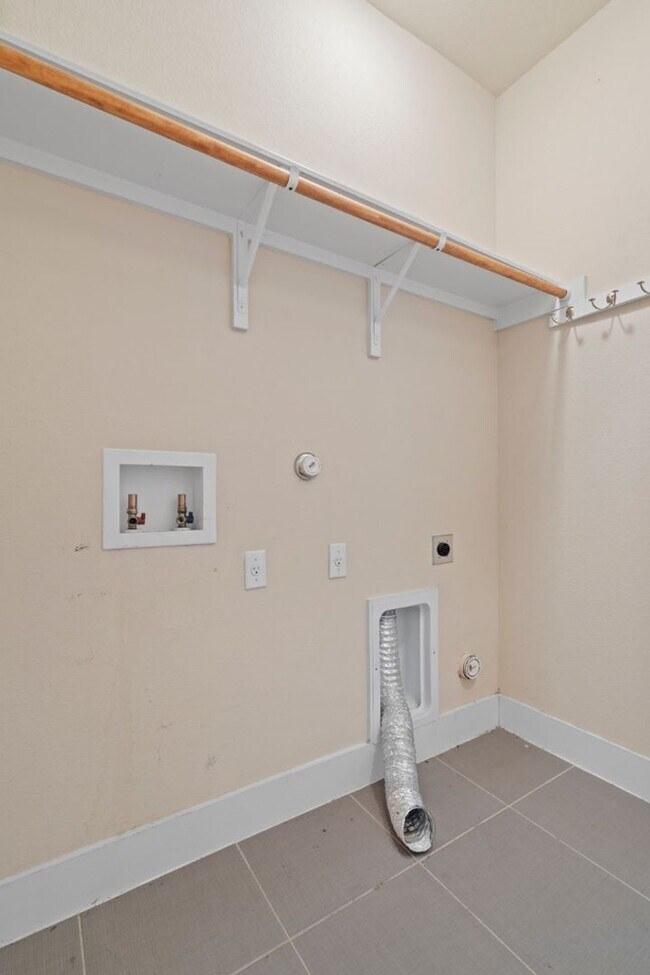 Building Photo - 11229 Avery Station Loop