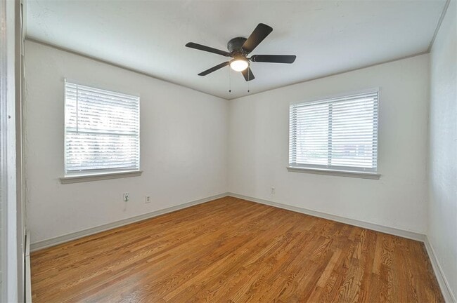 Building Photo - 2312 N Warren Ave