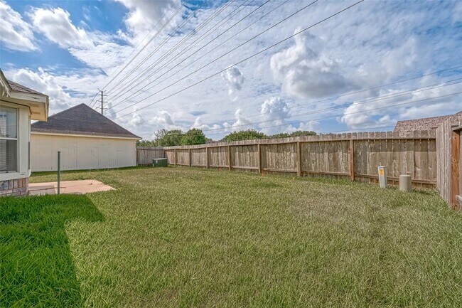 Building Photo - 2230 Bent River Dr