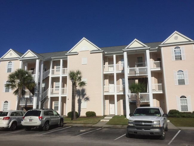 Primary Photo - Fountain Pointe 3 bed 2 bath