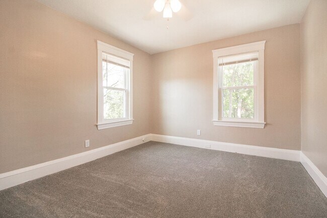 Building Photo - Must See!! Renovated Spacious Single Family House!
