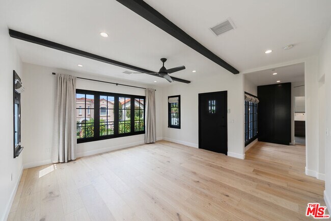 Building Photo - 458 N Sierra Bonita Ave