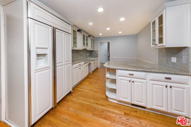 Building Photo - 9808 Hillgreen Pl