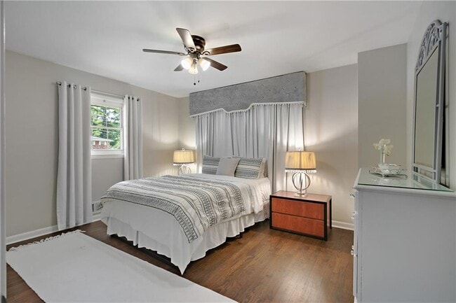 Building Photo - 1025 Hilburn Dr SE