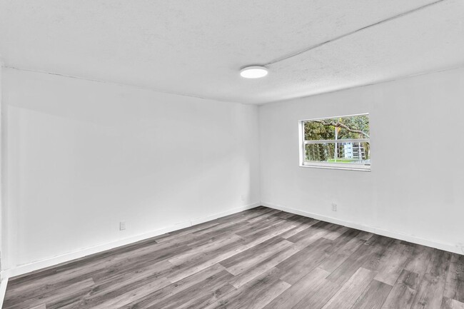 Building Photo - 5100 SW 64th Ave