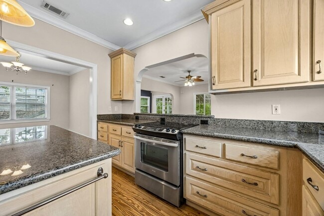 Building Photo - 3643 Herschel St