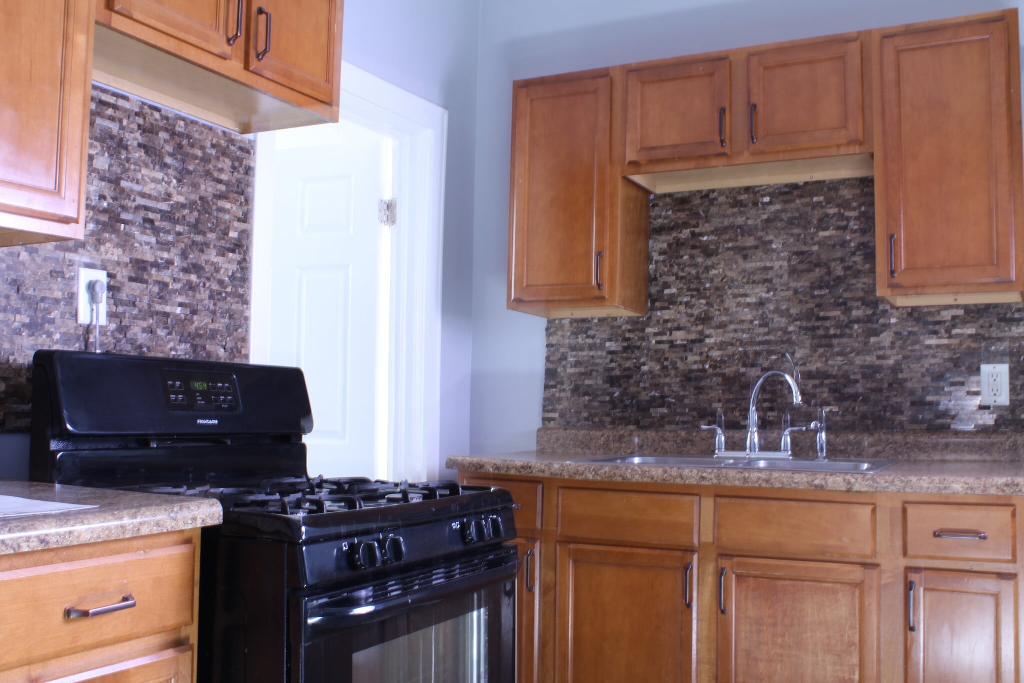 Kitchen cooking area - 441 Crosby St NW