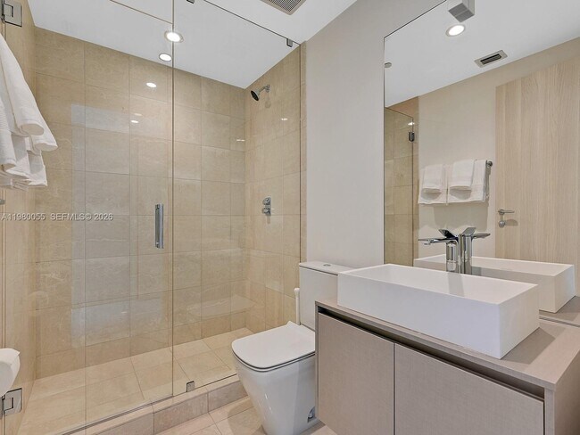 Building Photo - 1000 Brickell Plaza