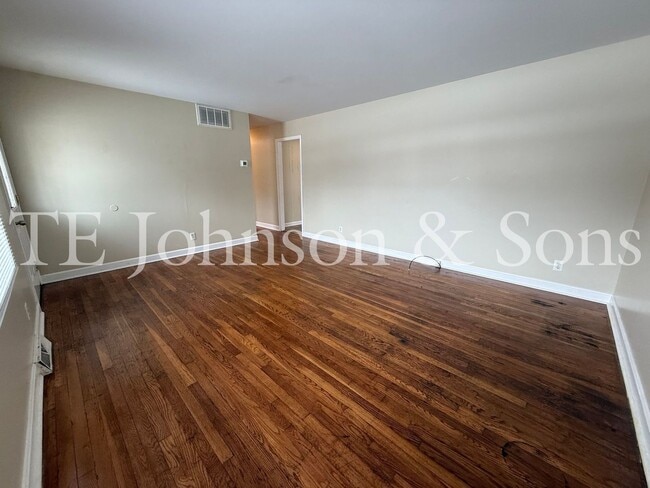 Building Photo - Charming 3 Bedroom Home with Hardwood Floors and Large Backyard in Winston-Salem