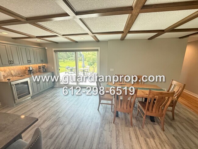 Building Photo - Fully Updated House on 3 1/2 Acres for Oct...
