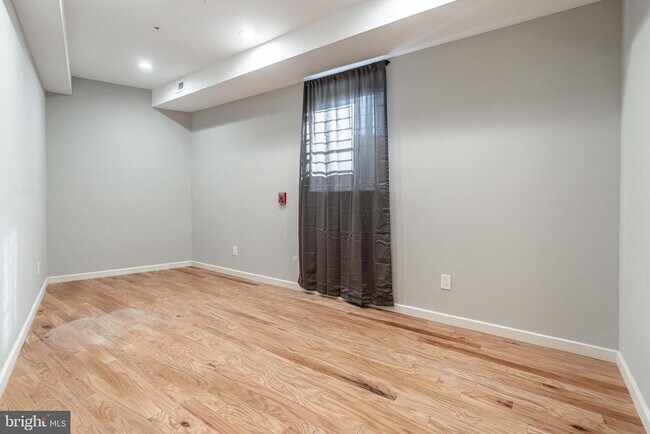 Building Photo - 2045 N College Ave