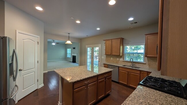 Building Photo - Stunning 7 Bedroom House with a Loft and Updated Kitchen in Harrisburg