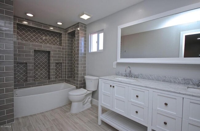 Building Photo - 2707 S Flint Cir