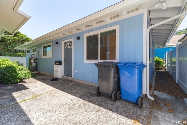 Building Photo - 2454 Pauoa Rd