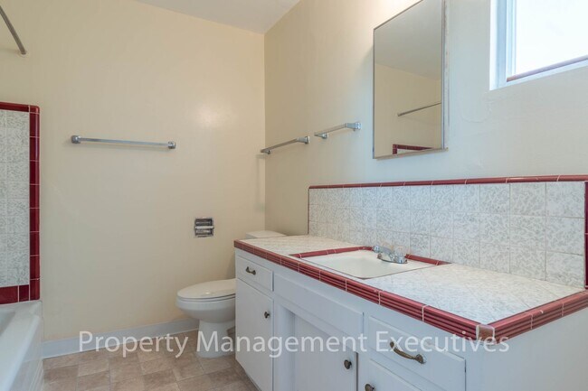 Building Photo - Nice Studio in La Mesa