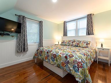 Building Photo - Charming 3-Bedroom Historic Home in Downto...