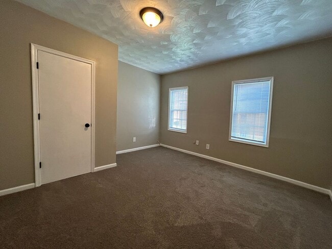 Building Photo - 2-Bedroom Duplex in Norfolk "ASK ABOUT OUR...