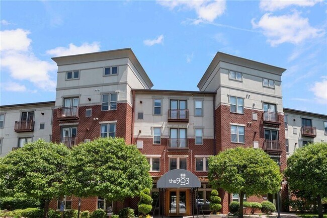 Building Photo - 1000 Providence Pl