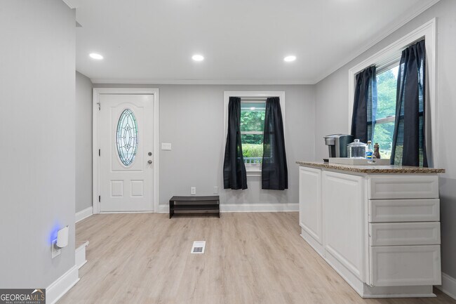 Building Photo - 349 Arrowhead Trail