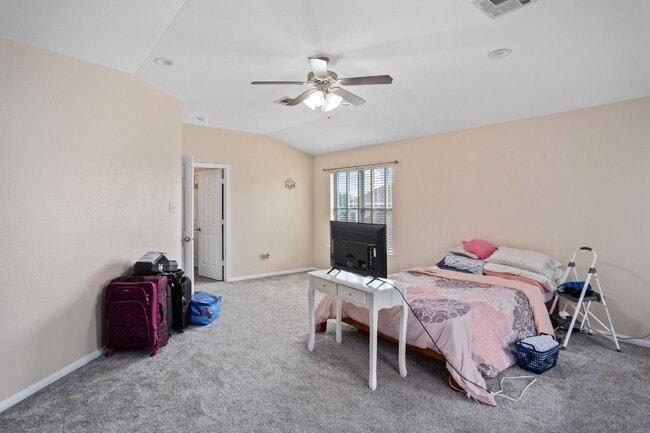 Building Photo - 504 Lakota Ln