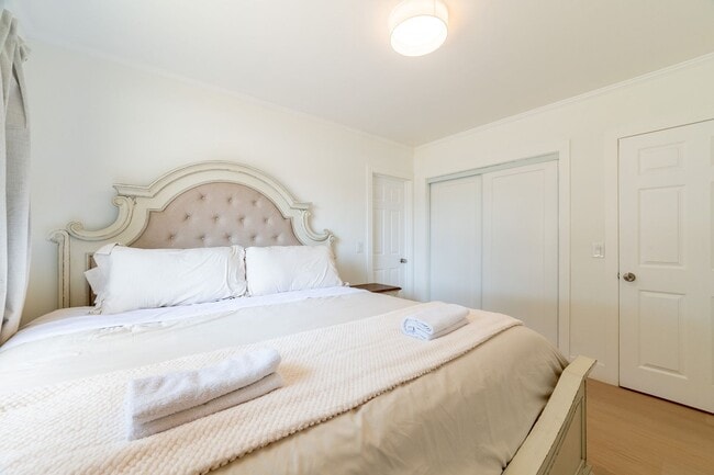 Building Photo - Relaxing 4BR Family Home Near Attractions ...