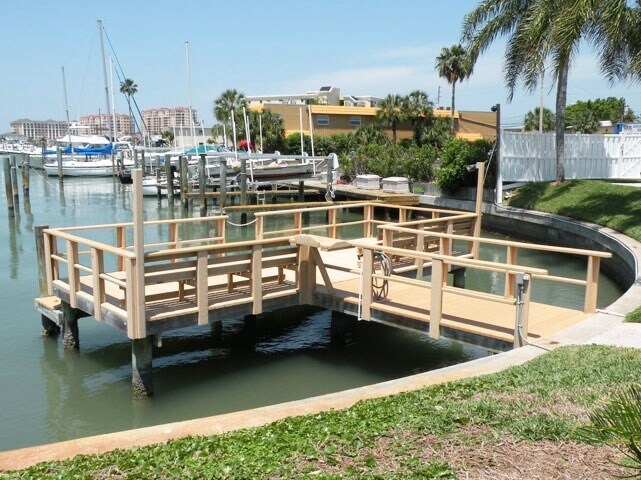 Fishing/Bosting Dock - 255 Dolphin Pt