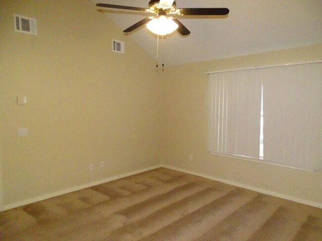 Building Photo - 5907 Deer Lake Dr