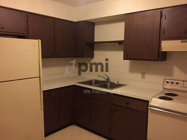 Building Photo - 371 Southland Dr