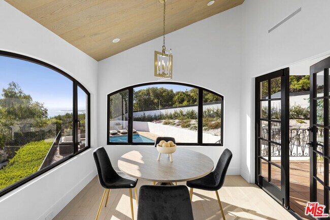 Building Photo - 3909 Villa Costera