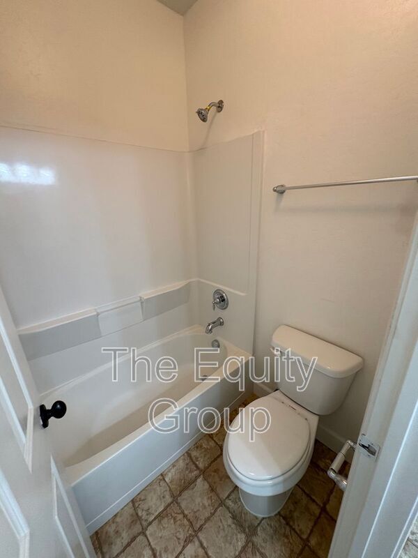 Building Photo - 3116 W Buena Vista Ave