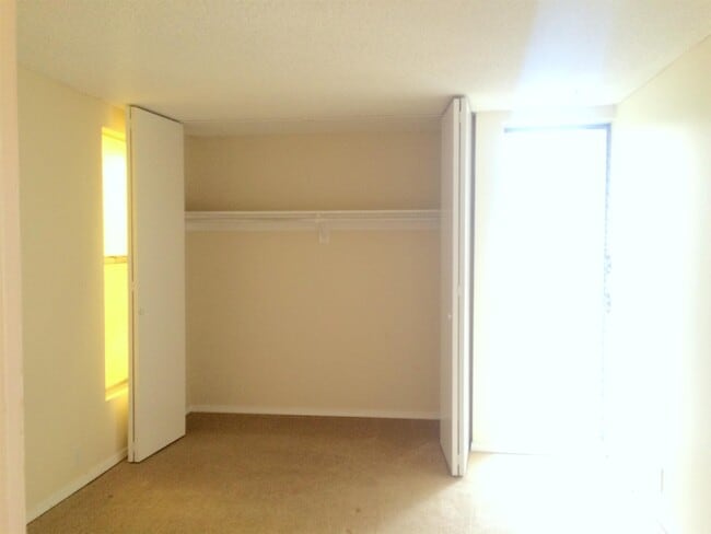 Building Photo - 2510 Torrey Pines Rd