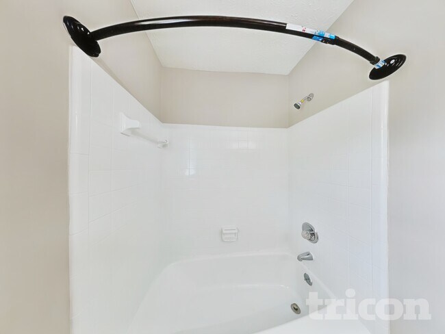 Building Photo - 425 Monivea Ln