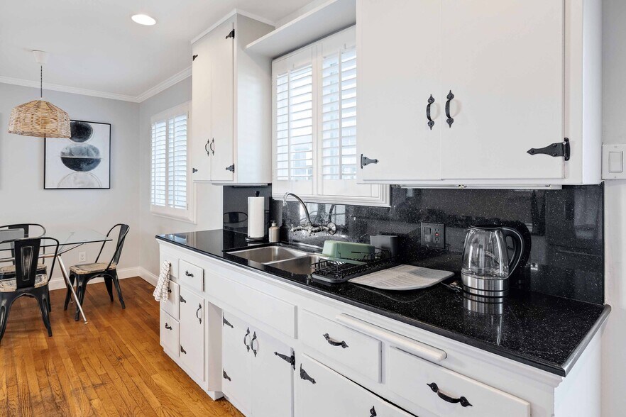 Building Photo - 1221 10th St