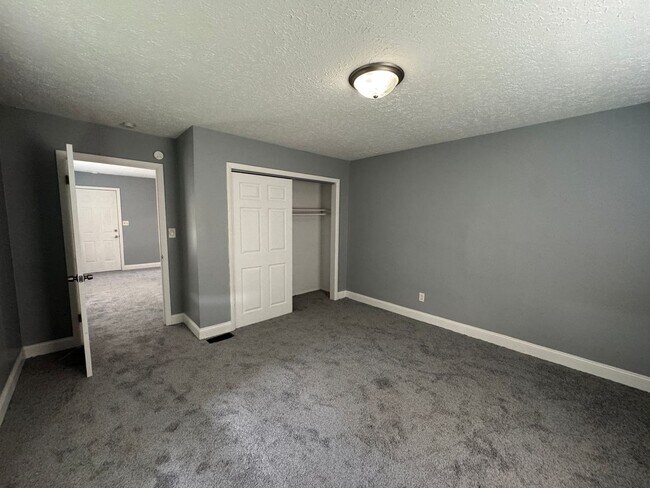 Building Photo - 712 Melvenia St