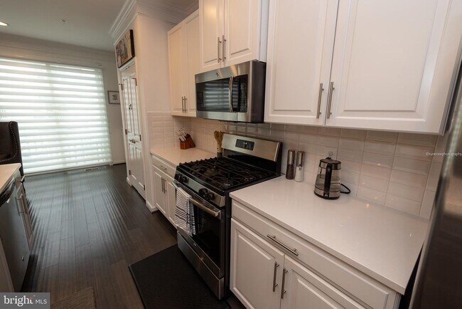 Building Photo - 3620 Commodore Joshua Barney Dr NE