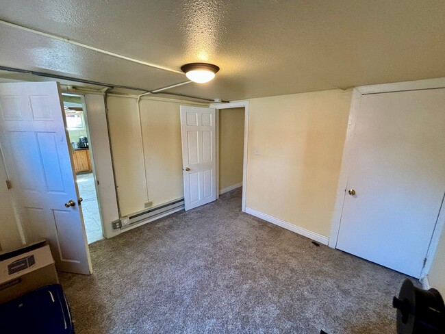 Building Photo - Cozy 2-Bed Downstairs Duplex, Close to CSU...