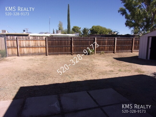 Building Photo - 6711 E Hawk Dr