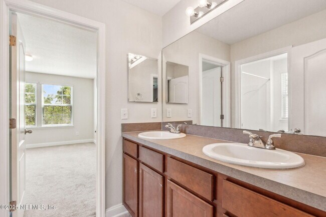 Building Photo - 11470 Glenlaurel Oaks Cir