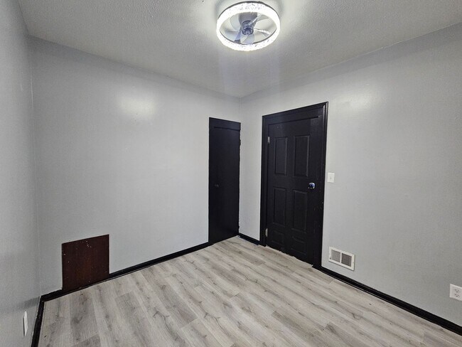 Building Photo - 6100 Hough Ave