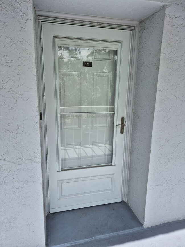 Building Photo - Waterfront Community Living | Updated 2BR/2BA Condo with Private Beach Access