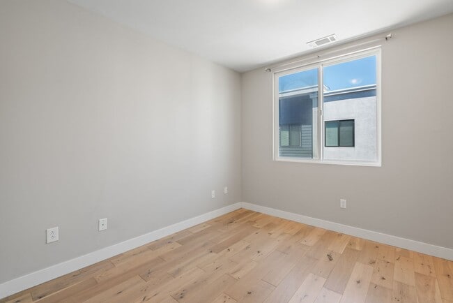 Building Photo - Built in 2017! Rarely available 3Bed/3Bath...
