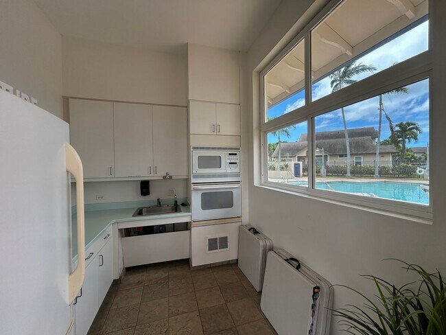 Building Photo - Bright & Airy 3-Bedroom Townhome in Ewa Be...