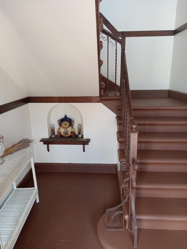 Building Photo - 128 Falcon Ave