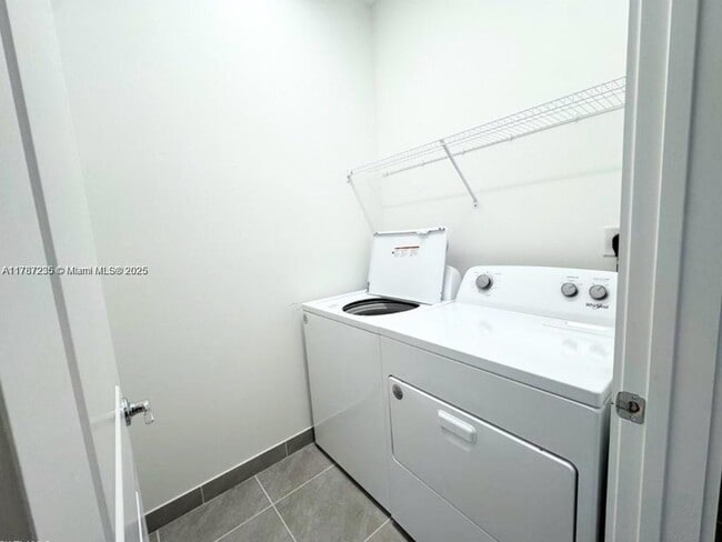 Building Photo - 5277 Marano Dr