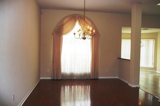 Building Photo - 211 Hartwood Ct