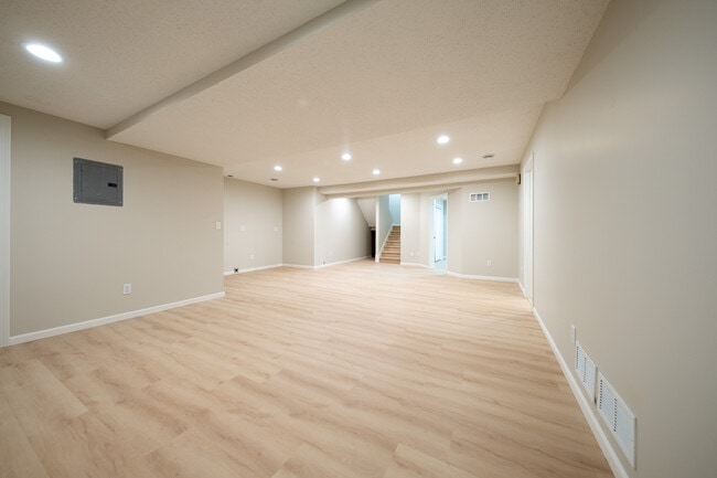 Building Photo - 15640 17th Pl N