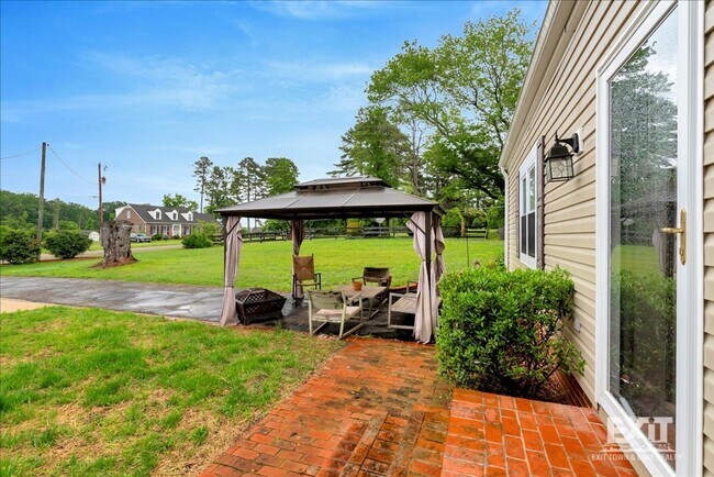 Building Photo - Beautiful 4 Bedroom, 2.5 Bath home Near Ke...